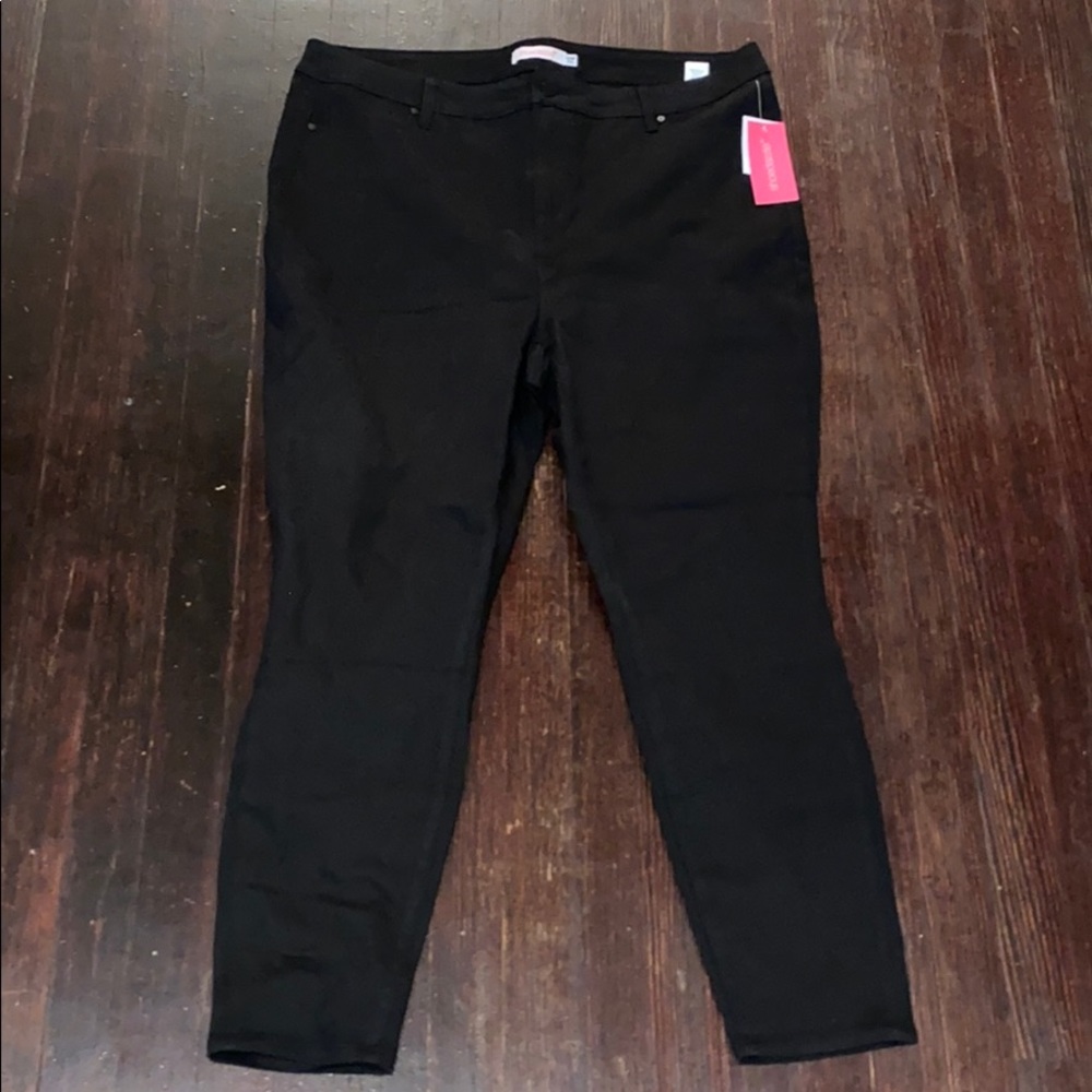 I am selling Plus Size skinny jeans.
